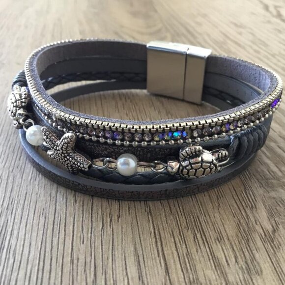 Starfish Turtle Pearl Bangle Bracelet Captures Marine Life in Zinc Alloy in Box - Picture 2 of 6